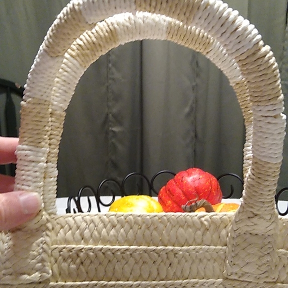 ALTRU Straw Tote Bag/Purse***HOST PICK***03/25/23 - Picture 2 of 8